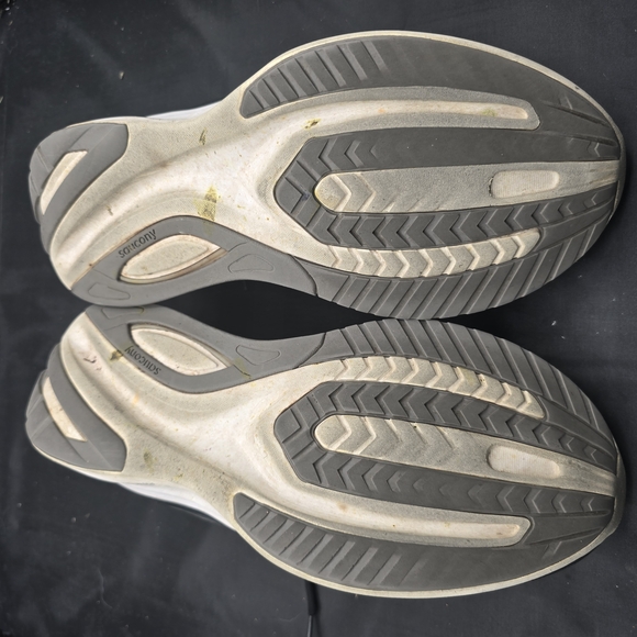 Saucony Black Running Shoes with Pink Interior - Picture 8 of 8